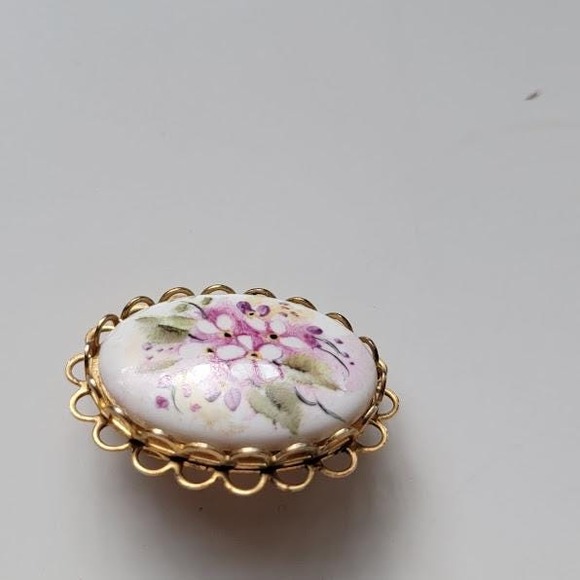 Vintage Hand-Painted Floral Porcelain Brooch: Gold Tone Cottagecore Pin - Picture 4 of 9